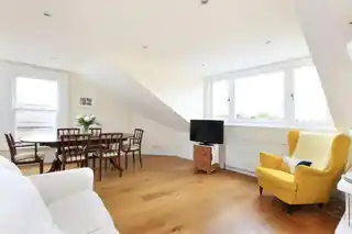 65A St Johns Hill Grove, photo 2