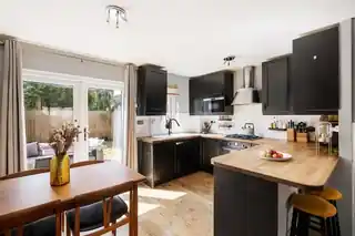 66 Balcorne Street, photo 3