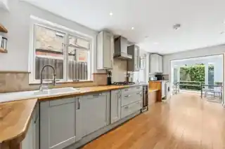 66 Broxash Road, photo 4