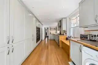 66 Broxash Road, photo 3