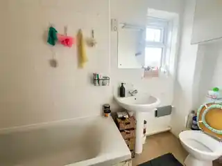 66 Camelot Close, photo 2