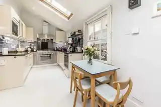 66 Castle Road, photo 3