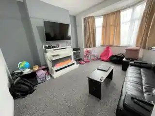 66 Eastcote Avenue, photo 2