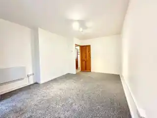 66 Hayward Gardens, photo 2
