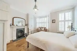 66 Ormeley Road, photo 4