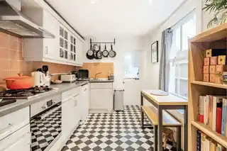 66 Ormeley Road, photo 3