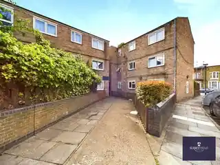 66 Rosebank Gardens, photo 2