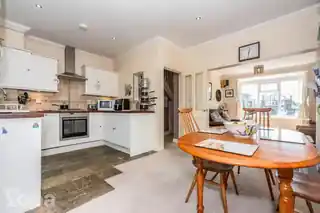66 Woolwich Road, photo 3