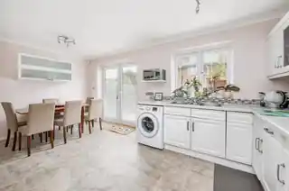67 Cuckoo Avenue, photo 4