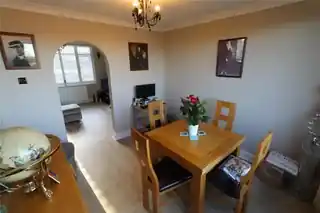67 Elstree Gardens, photo 3