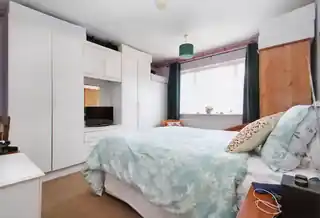 67 New Peachey Lane, photo 4