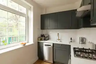 67 Purbrook Estate, photo 3