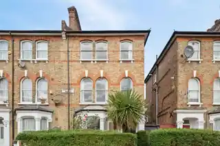 67 Shaftesbury Road, photo 2