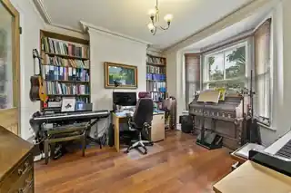 67 Waldegrave Road, photo 2