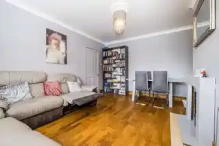 68 Caernarvon Drive, photo 2