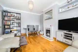 68 Caernarvon Drive, photo 3