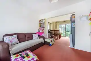 68 Cassiobury Avenue, photo 4