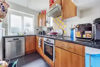 68 Cassiobury Avenue, photo 2