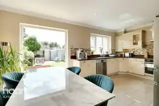 68 Cavendish Gardens, photo 4