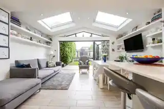 68 Court Way, photo 2