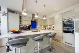 68 Court Way, photo 3