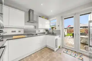 68 Grosvenor Avenue, photo 3
