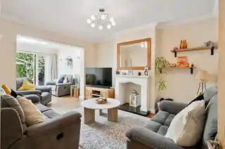 68 Stanley Park Road, photo 2