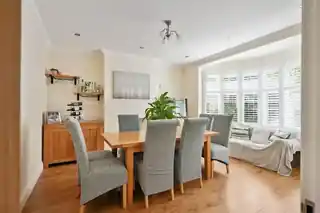 68 Stanley Park Road, photo 4
