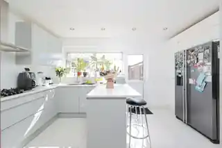 68A Streatfield Road, photo 2
