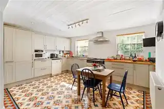 69 Hackford Road, photo 3