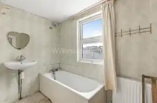69 Whittington Road, photo 3