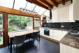7 Aberavon Road, photo 3