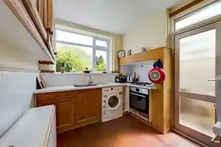 7 Alfriston Avenue, photo 4