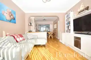 7 Amery Gardens, photo 3