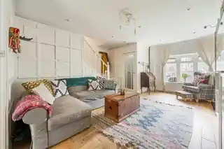 7 Avon Way, photo 4