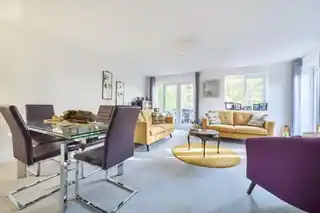 7 Badgers Close, photo 3