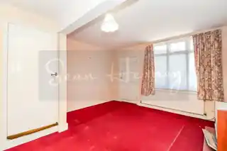 7 Barnet Gate Lane, photo 3