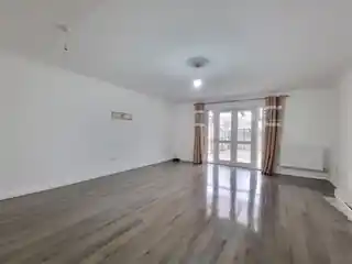 7 Bastable Avenue, photo 3