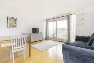 7 Bloomsbury Close, photo 2