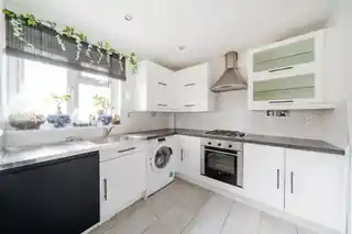 7 Buckingham Close, photo 2