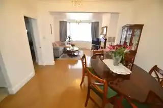 7 Cambeys Road, photo 3