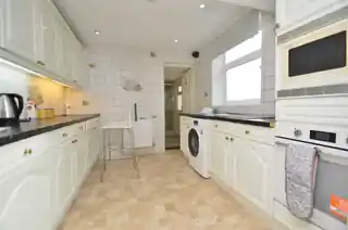 7 Carlisle Gardens, photo 4