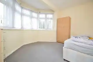 7 Carlisle Gardens, photo 3
