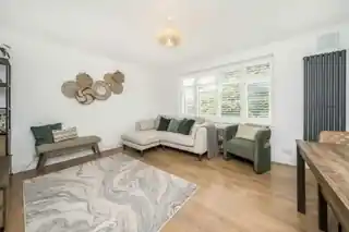 7, Carpenters Court, Hampton Road, photo 4