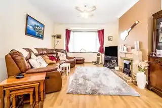 7 Charnwood Drive, photo 3