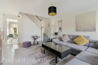 7 Churchill Close, photo 2