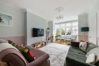 7 Clivedon Road, photo 2