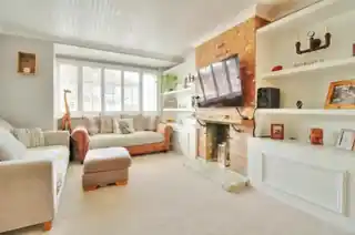 7 Dover Close, photo 2