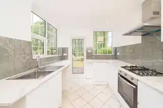 7 Elizabeth Way, photo 4