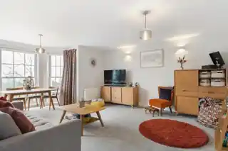 7 Gayfere Place, photo 2